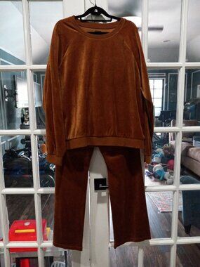 GAP velour top and bottoms in rust color